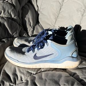 Nike Women’s Free Run Athletic Running Shoes Blue, White Size 8.5